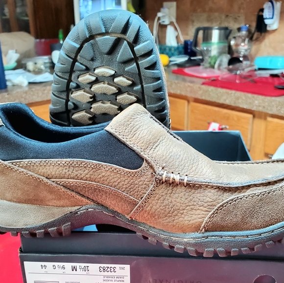 Men's 10 1/2 M slip on loafers - Picture 2 of 7